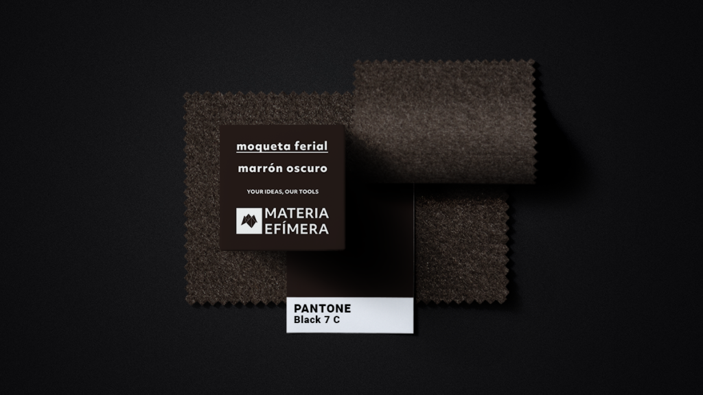 Moqueta ferial marrón oscuro- Muestra moqueta color marrón oscuro-PANTONE Black 7 C-MATERIA-EFÍMERA-STANDS
